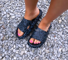 Black cheetah slides *